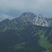 Vom Aussichtspunkt Suttenstein (und dem Regenguss in den Tegernseer Bergen)  nochmals 'klar' erwischt <br />Risserkogel mit Plankensten.