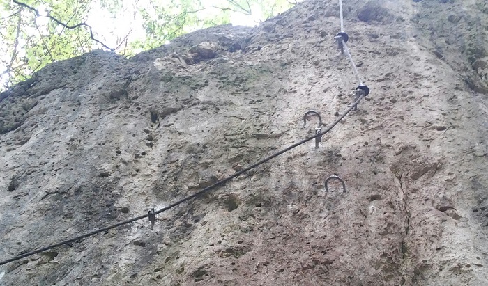 Schwierige Einstiegsvariante, ein paar mehr Tritte wären... [hikr.org]