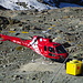 Auch das gehört dazu, die Air Zermatt transportiert Material vom Trockenen Steg zum kleinen Matterhorn