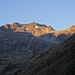 Am anderen Tag hingegen die ersten Sonnenstrahlen am Pizzo Centrale. Der Gipfel selbst ist zwar nicht zu sehen.