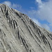 Wasserrillenstilleben am zerklüfteten Roche Percée Gipfelgrat