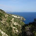 Die Südostküste von Ischia mit dem Golf von Napoli und dem Vesuv in der Bildmitte