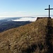 La croce del Chiusarella da Nord e la pianura con la nebbia in rapoido dissolvimento.
