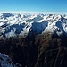 Badus / Six Madun (2928,1m): Gipfelaussicht nach Südwesten bis zu den hohen Gipfeln der Walliser Alpen.
