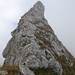 This pinnacle is avoided through the north face (right in this picture).