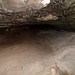 Die Diebsgrundhöhle ist eine typische Schichtfugenröhre. Nach ca. zehn Metern, die man wie ein Wurm kriechend zurücklegen muss, erreicht man eine kleine Kammer mit dem Höhlenbuch.