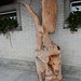 ... zur bemerkenswerten Holzskulptur auf Hinter Weissenstein