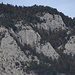 Felsdurchsetzter Aufstieg etwas oberhalb des Bärelochs. (Später bei der Vorbeifahrt in Welschenrohr fotografiert.)