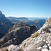 Stellenweise führt der Aufstiegsweg an den Flanken der Bergseite entlang