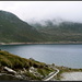 An der Beach vom Lago del Narèt. Später geht es zum Passo del Narèt, irgendwo im Nebel in der oberen Bildmitte.