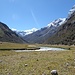 Una delle grandi valli che portano nel cuore della Cordillera; lo scioglimento dei ghiacciai le rende verdissime nonostante il clima arido