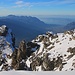 Gipfel aussicht vom Grande Dent de Morcles (2968,9m) über seinen Vorgipfel Petite Dent de Morcles (2929m) ins untere Rhonetal bis zum Lac Léman.<br /><br />Der auffällige Gipfel links auf dem Foto ist die Les Cornettes de Bise (2432,3m).