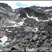 Lago di Cara, Blick auf die Abstiegsroute (ein grosses "S" von oben rechts durch die diversen Felsstufen bis zum Seelein links unten).
