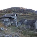 <b>A Mulegn (940 m), un toponimo che richiama il mulino, il sole non è ancora sorto. Qui il sentiero si biforca: si può proseguire fino al Passo della Garina (e successivamente scendere in Vallemaggia) oppure svoltare a sinistra in direzione di Sella (1019).</b>