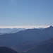 Hinterm langen Ostkamm des Gufferers zeigen sich die Gipfel des Karwendels...