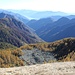 <b>Ad Est del crinale, nella Val Lavandina,  si sviluppa una vasta pietraia priva di vegetazione, che la cartina topografica chiama Gannone.</b>