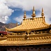 Reich verziertes, goldenes Dach im Jokhang.