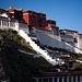 Der Potala-Palast wurde Mitte des 17. Jahrhunderts unter dem fünften Dalai Lama erbaut.