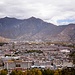 Blick vom Potala-Palast über den Norden von Lhasa.