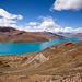 Der türkisblaue Yamdrok-See, gesehen aus dem Bereich des Khampa La.