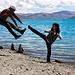 Chinesische Kampfkunst am Ufer des Yamdrok-Sees.