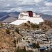 Der mit modernen Mitteln wieder aufgebaute Dzong von Shigatse.