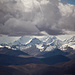 Blick auf die Nordflanke des Himalaja, in Richtung Cho Oyu. Der Gipfel ist nicht zu sehen.