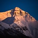 Die letzten Sonnenstrahlen im Gipfelbereich des höchsten Bergs der Welt.
