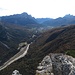 Großartiger Tiefblick über das weitläufige Tal der Boite nach Cortina, zum Sorapiss, Antelao, Pelmo und Monte Agner.