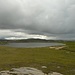 vom höchsten Punkt der Insel über den See "Fahy Lough" zum Berg Grotrumnagh (174 m) nördlich Clifden