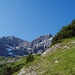 Aufstieg zum Kaufbeurer Haus(in Bildmitte), links Bretterspitze, rechts Gliegerkarspitze, der Grat vom Kreuz - zum Hauptgipfel ist gut zu sehen.