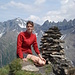 Gipfelföteli Mittetaghorn mit Martinsloch im Hintergrund