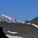 Die Similaunhütte mit Ortler im Hintergrund