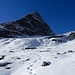 geschlossene Schneedecke auf dem Weg Richtung Blau Gletscherli und Schwarzhorn