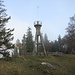 Der höchste Punkt vom Mont Raimeux entspricht gleichzeitig dem jurassischen Kantonshöhepunkt. Der Beobachtungsturm ist eine Reminiszenz an den Ersten Weltkrieg.