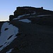 Die obersten Meter zum Gipfel des Pico del Veleta (3396m) waren wirder einfaches Wandergelände. Die Gipfelsäule war nun nicht mehr zu übersehen.