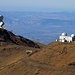 Das 30m Radioteleskop und die optische Sternwarte des Obsovatoriums der Sierra Nevada. Das grösste Instument der Sternwarte ist ein 1,5m-Teleskop. Unter anderem wurde mit (136108) Haumea eines der bisher grössten bekannten Objekten im Kuipergürtel hier entdeckt. 