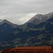 über den Dächern von Erlenbach - sind die vordersten Gipfel der Niesenkette erkennbar; mit freudiger Erinnerung an [http://www.hikr.org/tour/post109208.html die Überschreitung Fromberghore]