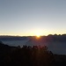 Sonnenuntergang hinter Schweizer Bergen