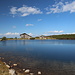Am Bezbozhko ezero / Безбожко езеро - Blick vom westlichen Seeufer zur Hütte.