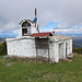 Profítis Ilías / Προφήτης Ηλίας - Am Gipfel des mit 1.803 m zweithöchsten Gipfel des Massivs Vóio / Βόιο befindet eine kleine Kapelle. Das Gebäude ist allerdings nicht im besten Zustand.