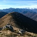 La panoramica dorsale verso il Monte Croce,alterna tratti in falsopiano a ripide impennate.