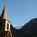 Kirchturm von Menzonio und Blick ins Val Cocco