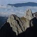 Gumpenkarspitze und Geiselstein über dem Nebelmeer / sopra il mare di nebbia