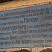 Lovoš - Eine Tafel beschreibt Historisches. Mittlerweile ist aus der "Schwarzenberghütte" die [http://www.chata-lovos.cz/ "Chata na Lovoši"], also die "Hütte auf dem Lobosch", geworden. Oberhalb bzw. auf der Hütte befindet sich eine große Aussichtsplattform.