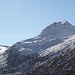 <b>Val Termine e Schenadüi (2747 m).<br />Il Reno di Medel nasce in territorio ticinese, in prossimità della Capanna Cadlimo e scende nella valle alla destra nella foto.</b>