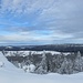 stets schöner die Ausblicke - hier zum Oberdörferberg; ganz hinten schneebedeckte Vogesen um den Grand Ballon