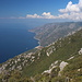 Im Aufstieg zwischen Stavrós und Panagía - Tiefblick entlang der Westküste der Halbinsel Áthos.