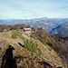 Il Rifugio dei Lupi di Brembilla, appena sotto la cima del Pizzo Cerro