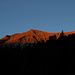 Die letzten Sonnenstrahlen auch noch auf der Gipfelkalotte der Üntschenspitze.